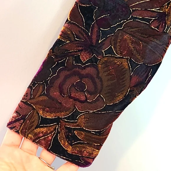Women's Floral Velvet Jacket - Picture 3 of 8